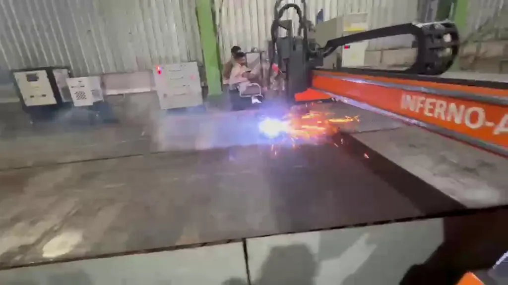 CNC plasma cutting machine with fume handling